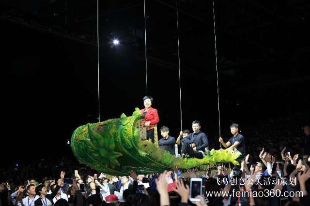 把年會(huì)放橫店，舉辦“維密秀”，醫(yī)藥圈都是這樣開年會(huì)的。